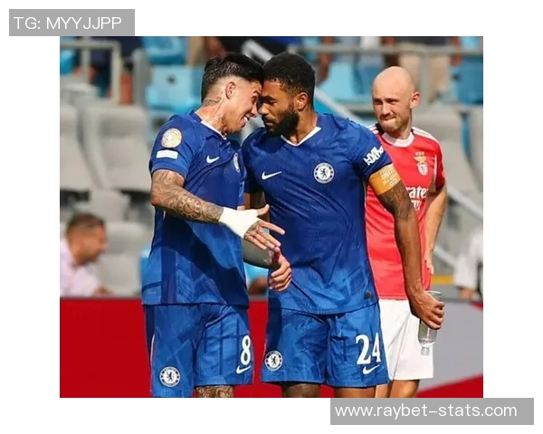 足总杯精彩对决那不勒斯轻松战胜本菲卡红牌事件引发全场热议